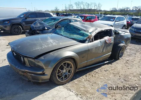 2005 Ford Mustang Gt Deluxe/Gt Premium z USA, uszkodzony, nr VIN 1ZVHT82H255200705